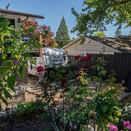 Chic Rv Retreat, Stunning Yard In Roseburg Hotel Exterior foto