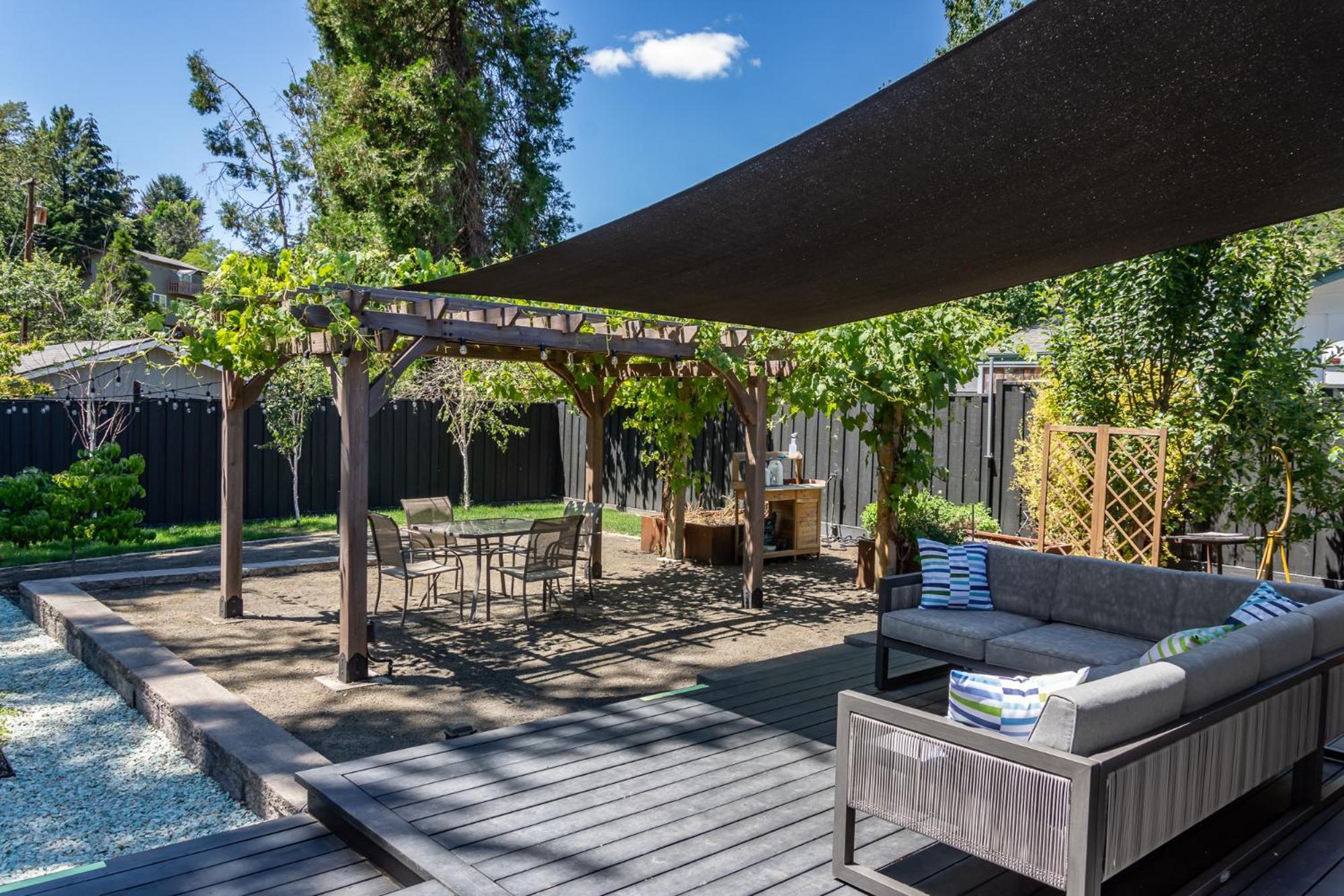 Chic Rv Retreat, Stunning Yard In Roseburg Hotel Exterior foto