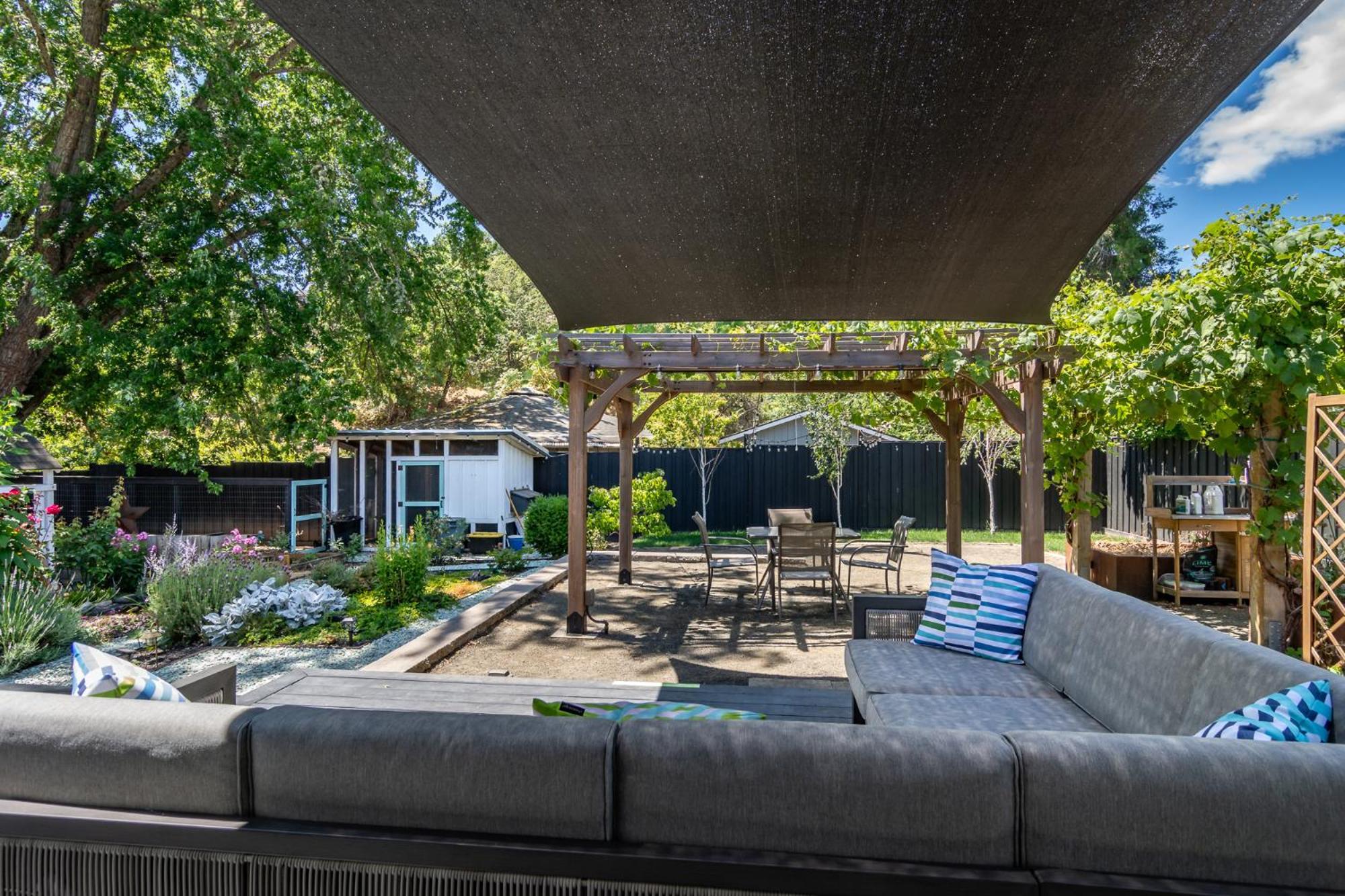 Chic Rv Retreat, Stunning Yard In Roseburg Hotel Exterior foto